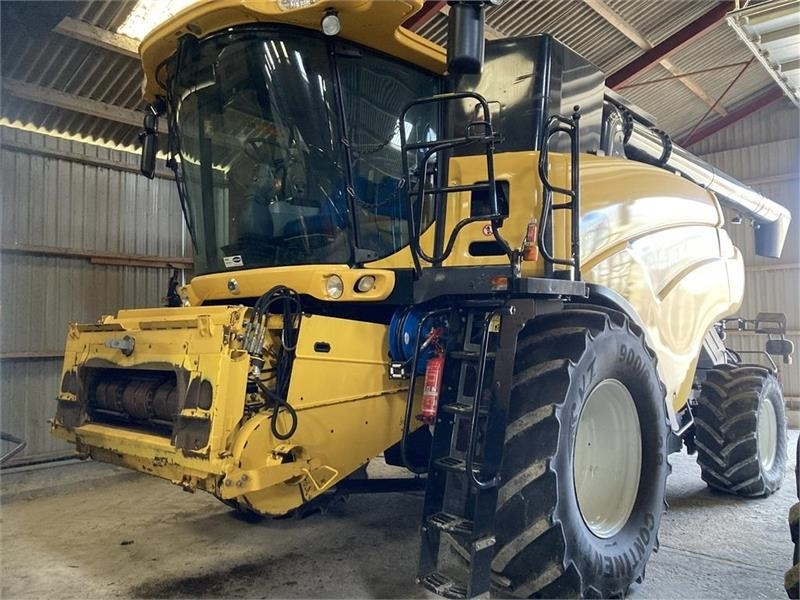 New Holland CR9090 35 fod VF bord og 4wd mm. - Kombajn harvester: slika 1 New Holland CR9090 35 fod VF bord og 4wd mm. - Kombajn harvester: slika 1