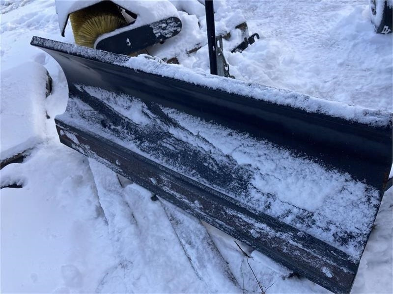 Stiga Park 120 cm med Gummiskær - Snežni plug za Kmetijski stroj: slika 1 Stiga Park 120 cm med Gummiskær - Snežni plug za Kmetijski stroj: slika 1
