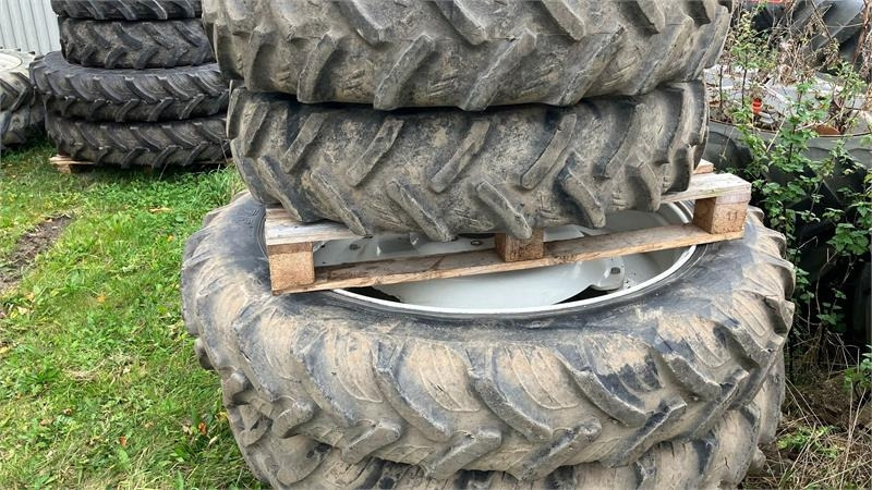 Taurus 270/95R32 - 300/95R46 - Guma za Kmetijski stroj: slika 1 Taurus 270/95R32 - 300/95R46 - Guma za Kmetijski stroj: slika 1