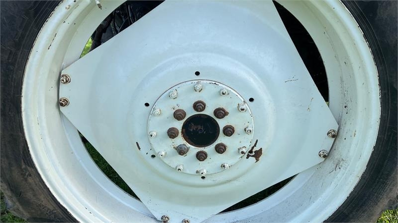 Taurus 270/95R32 - 300/95R46 - Guma za Kmetijski stroj: slika 2 Taurus 270/95R32 - 300/95R46 - Guma za Kmetijski stroj: slika 2