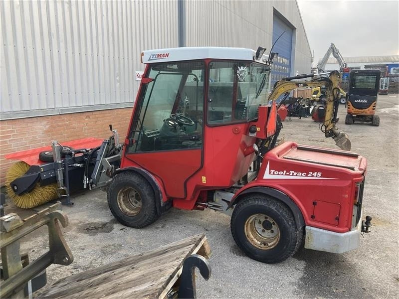 Timan Tool-Trac 245 - Mestni traktor: slika 1 Timan Tool-Trac 245 - Mestni traktor: slika 1