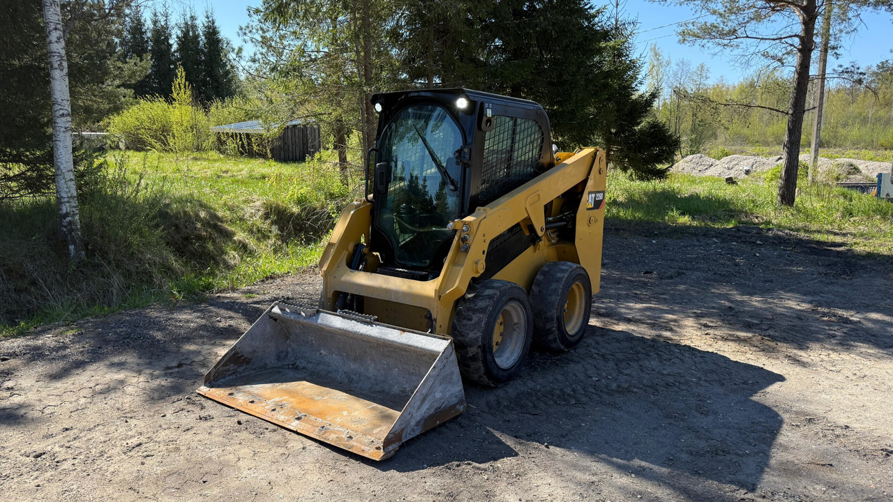 CAT 226D - Mini nakladalec: slika 1 CAT 226D - Mini nakladalec: slika 1