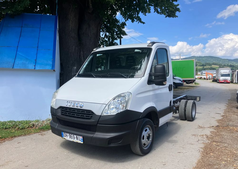 Iveco DAILY 35C13 ramo do zabudowy kiper wywrotka - Tovornjak-šasija: slika 1 Iveco DAILY 35C13 ramo do zabudowy kiper wywrotka - Tovornjak-šasija: slika 1