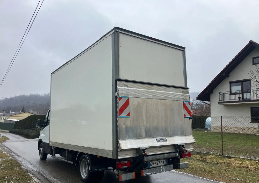 Iveco DAILY 35C16 kontener kurierka winda - Dostavno vozilo z zabojnikom: slika 4 Iveco DAILY 35C16 kontener kurierka winda - Dostavno vozilo z zabojnikom: slika 4