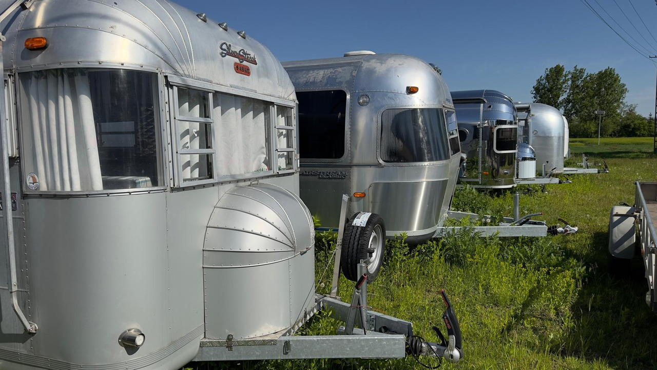 1992 Airstream Classic 1992 Airstream Classic – Fully Rebuilt Vintage Travel Trailer - Prikolica s hrano: slika 3 1992 Airstream Classic 1992 Airstream Classic – Fully Rebuilt Vintage Travel Trailer - Prikolica s hrano: slika 3