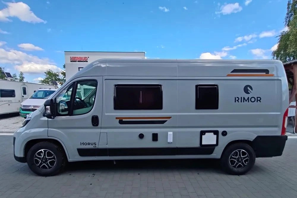 Fiat Ducato Rimor Horus 45 NEW AUTOMAT Grau Truma Diesel Lampen FULL LED 4-Sitzer - Kombi avtodom: slika 3 Fiat Ducato Rimor Horus 45 NEW AUTOMAT Grau Truma Diesel Lampen FULL LED 4-Sitzer - Kombi avtodom: slika 3