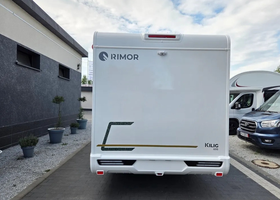 RIMOR Rimor KILIG 695 NEW Retrofitted 5-Passenger Winterized Camera Navigation - Kombi avtodom: slika 4 RIMOR Rimor KILIG 695 NEW Retrofitted 5-Passenger Winterized Camera Navigation - Kombi avtodom: slika 4
