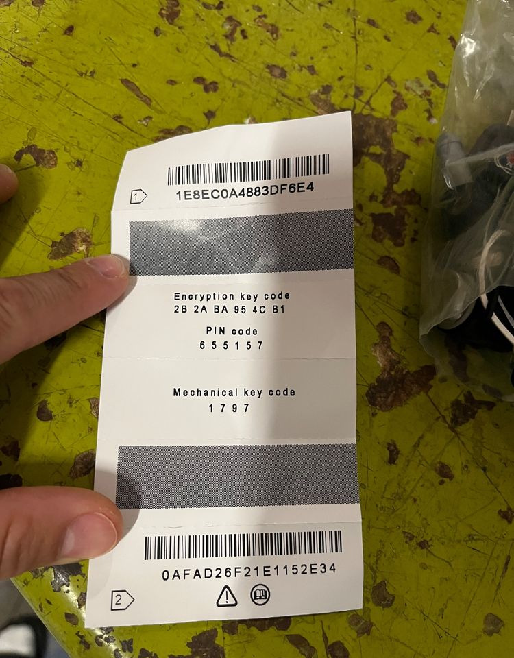 NOWA stacyjka+ kluczyki Scania R S 2487305 kody - Kabina in notranjost za Tovornjak: slika 4 NOWA stacyjka+ kluczyki Scania R S 2487305 kody - Kabina in notranjost za Tovornjak: slika 4