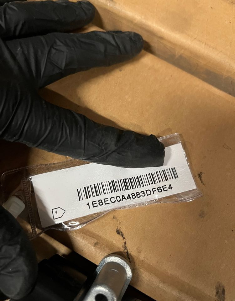 NOWA stacyjka+ kluczyki Scania R S 2487305 kody - Kabina in notranjost za Tovornjak: slika 3 NOWA stacyjka+ kluczyki Scania R S 2487305 kody - Kabina in notranjost za Tovornjak: slika 3