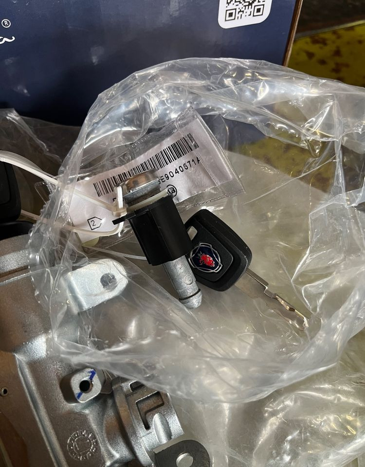 NOWA stacyjka+ kluczyki Scania R S 2487305 kody - Kabina in notranjost za Tovornjak: slika 5 NOWA stacyjka+ kluczyki Scania R S 2487305 kody - Kabina in notranjost za Tovornjak: slika 5