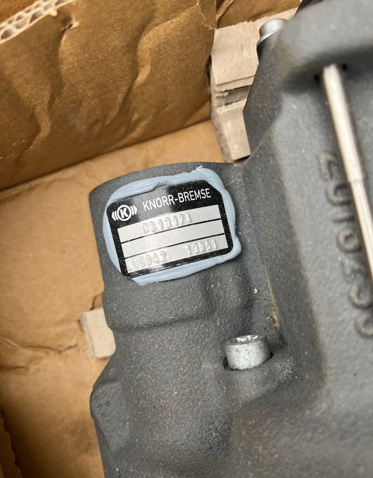 NOWY zacisk hamulcowy Knorr Bremse K013174 - Zavorna čeljust za Tovornjak: slika 2 NOWY zacisk hamulcowy Knorr Bremse K013174 - Zavorna čeljust za Tovornjak: slika 2