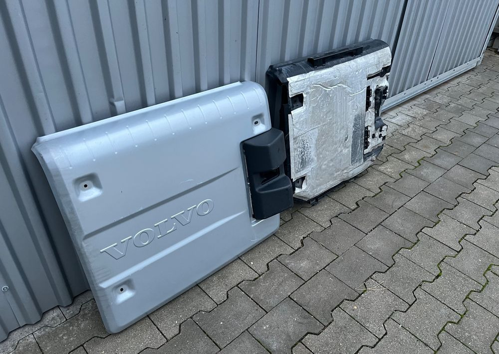 Osłona katalizatora Volvo FH 5 FH5 Aero euro 6 pokrywa dekiel - Karoserija in zunanjost za Tovornjak: slika 2 Osłona katalizatora Volvo FH 5 FH5 Aero euro 6 pokrywa dekiel - Karoserija in zunanjost za Tovornjak: slika 2