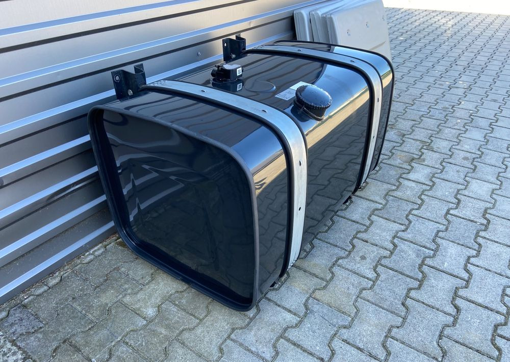 Zbiornik paliwa MAN TGX TGS 400 litrów bak jak nowy - Sistem goriva za Tovornjak: slika 4 Zbiornik paliwa MAN TGX TGS 400 litrów bak jak nowy - Sistem goriva za Tovornjak: slika 4
