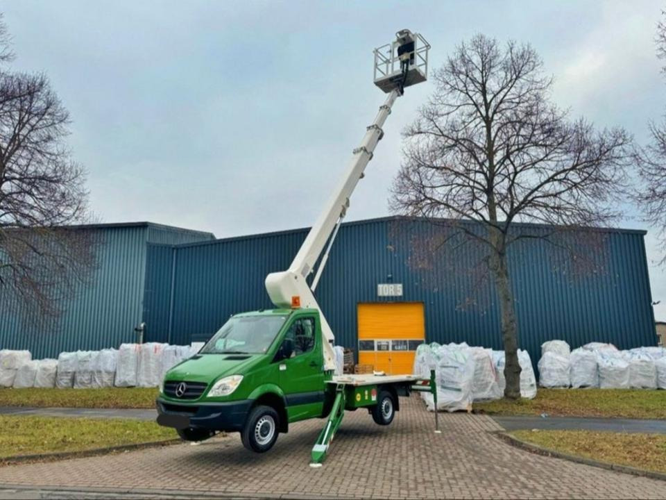Arbeitsbühne Hubsteiger Hebebühne Mieten Leihen 3,5t 22m - Dvižna ploščad montirana na tovornjak: slika 1 Arbeitsbühne Hubsteiger Hebebühne Mieten Leihen 3,5t 22m - Dvižna ploščad montirana na tovornjak: slika 1