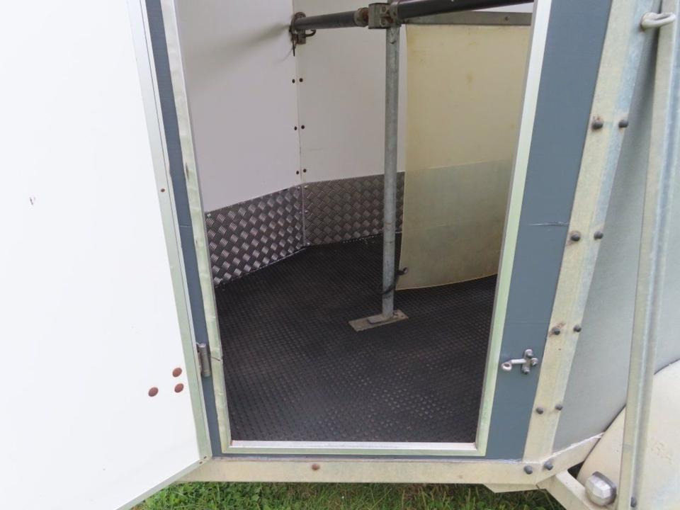 Black Friday Vieh - Pferdeanhänger, PKW Anhänger, Henra, TÜV NEU - Prikolica za konje: slika 3 Black Friday Vieh - Pferdeanhänger, PKW Anhänger, Henra, TÜV NEU - Prikolica za konje: slika 3