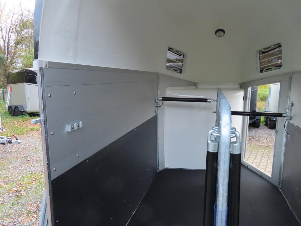 Böckmann Pferdeanhänger, Champion, Esprit, Sattelkammer, 100 km/h - Prikolica za konje: slika 5 Böckmann Pferdeanhänger, Champion, Esprit, Sattelkammer, 100 km/h - Prikolica za konje: slika 5