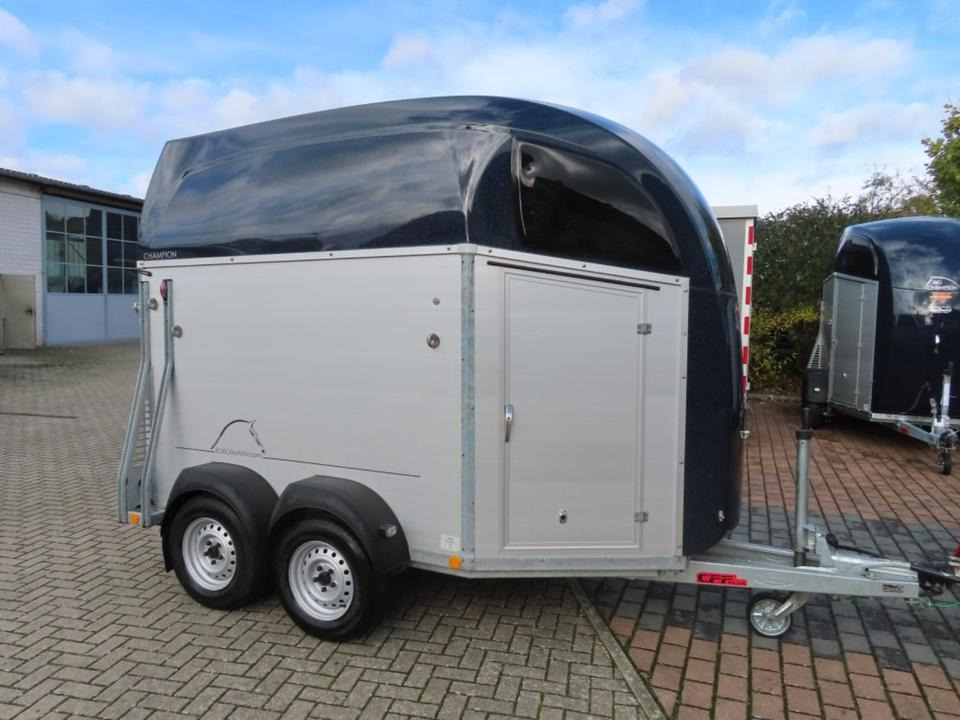 Böckmann Pferdeanhänger Champion R, Alub., 100 km/h - Prikolica za konje: slika 2 Böckmann Pferdeanhänger Champion R, Alub., 100 km/h - Prikolica za konje: slika 2