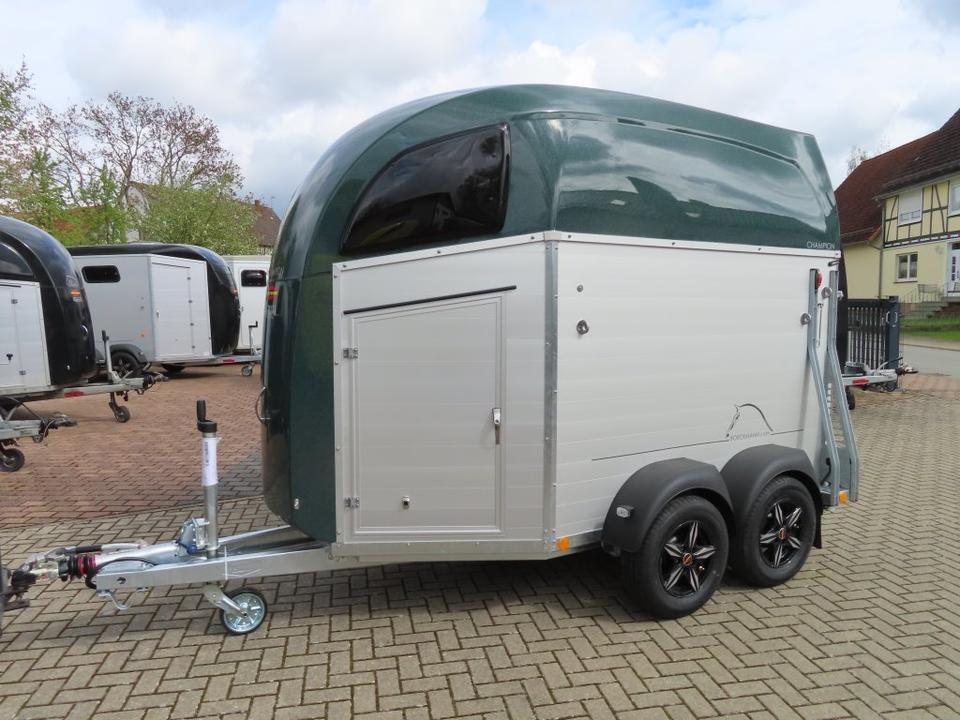 Böckmann Pferdeanhänger Champion R Flügeltür Saka. 100km/h - Prikolica za konje: slika 2 Böckmann Pferdeanhänger Champion R Flügeltür Saka. 100km/h - Prikolica za konje: slika 2