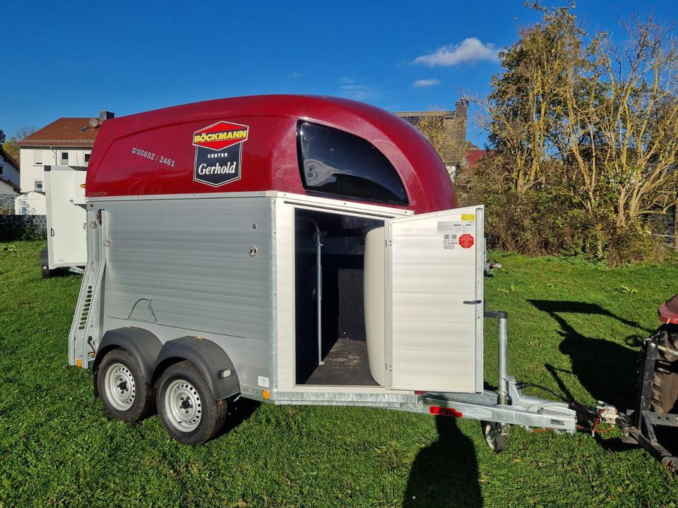 Böckmann Pferdeanhänger Champion R, SaKa., 100 km/h - Prikolica za konje: slika 2 Böckmann Pferdeanhänger Champion R, SaKa., 100 km/h - Prikolica za konje: slika 2