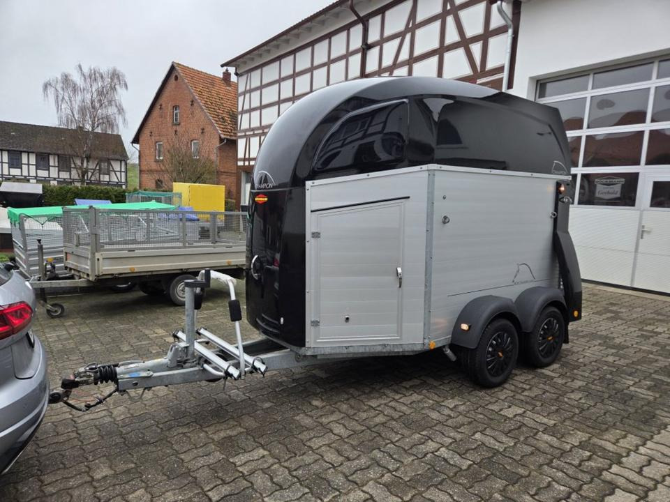 Böckmann Pferdeanhänger Champion R SaKa. WCF-Fahrwerk 100 km/h - Prikolica za konje: slika 1 Böckmann Pferdeanhänger Champion R SaKa. WCF-Fahrwerk 100 km/h - Prikolica za konje: slika 1