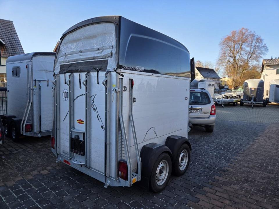 Böckmann, Pferdeanhänger, Champion R, top, SaKa. 100 km/h - Prikolica za konje: slika 4 Böckmann, Pferdeanhänger, Champion R, top, SaKa. 100 km/h - Prikolica za konje: slika 4