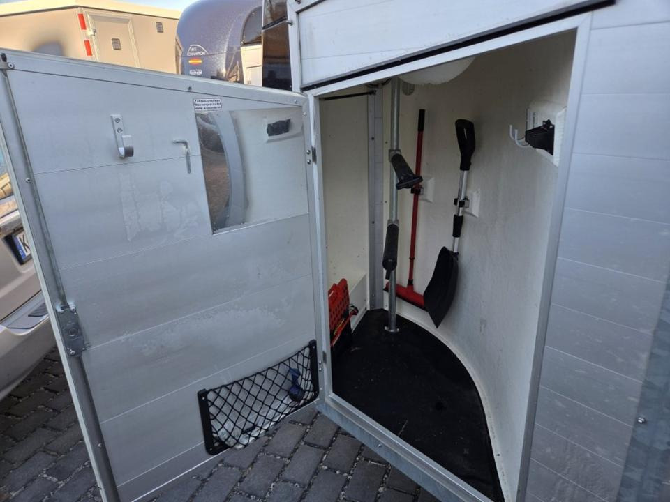 Böckmann, Pferdeanhänger, Champion R, top, SaKa. 100 km/h - Prikolica za konje: slika 2 Böckmann, Pferdeanhänger, Champion R, top, SaKa. 100 km/h - Prikolica za konje: slika 2