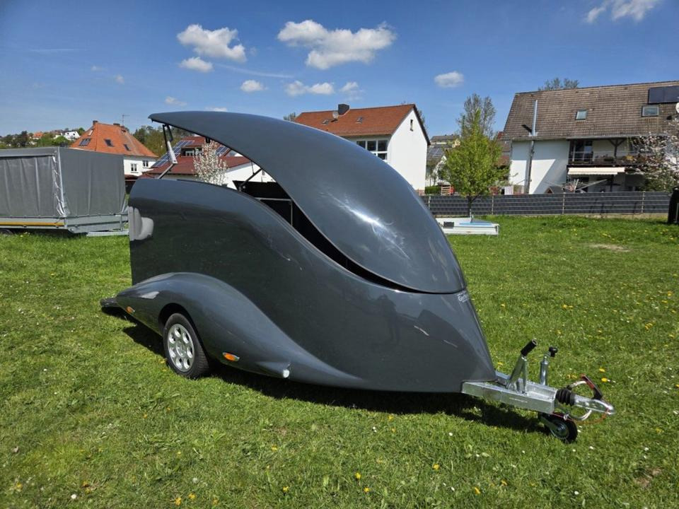 PKW Anhänger geschlossen Motorrad Mieten Leihen 1000kg 100km/h - Prikolica za prevoz motorjev: slika 2 PKW Anhänger geschlossen Motorrad Mieten Leihen 1000kg 100km/h - Prikolica za prevoz motorjev: slika 2