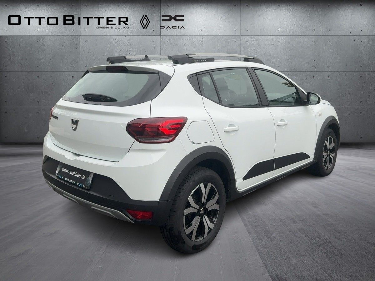 Dacia Sandero Stepway Comfort TCe90 ALU/KAMERA/NAVI - Limuzina: slika 4 Dacia Sandero Stepway Comfort TCe90 ALU/KAMERA/NAVI - Limuzina: slika 4