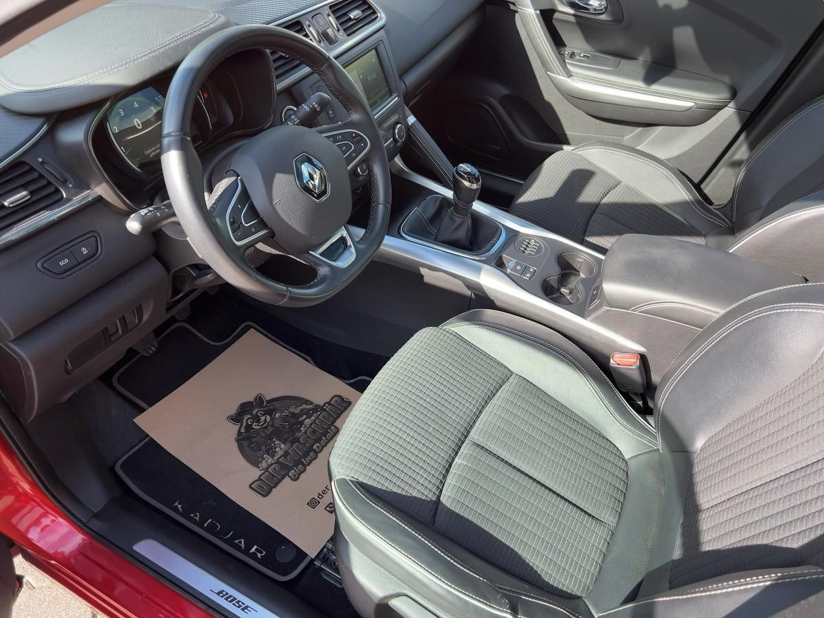 SUV Renault Kadjar TCe130 BOSE Edition PANORAMAD/ANHÄNGERKUP: slika 14