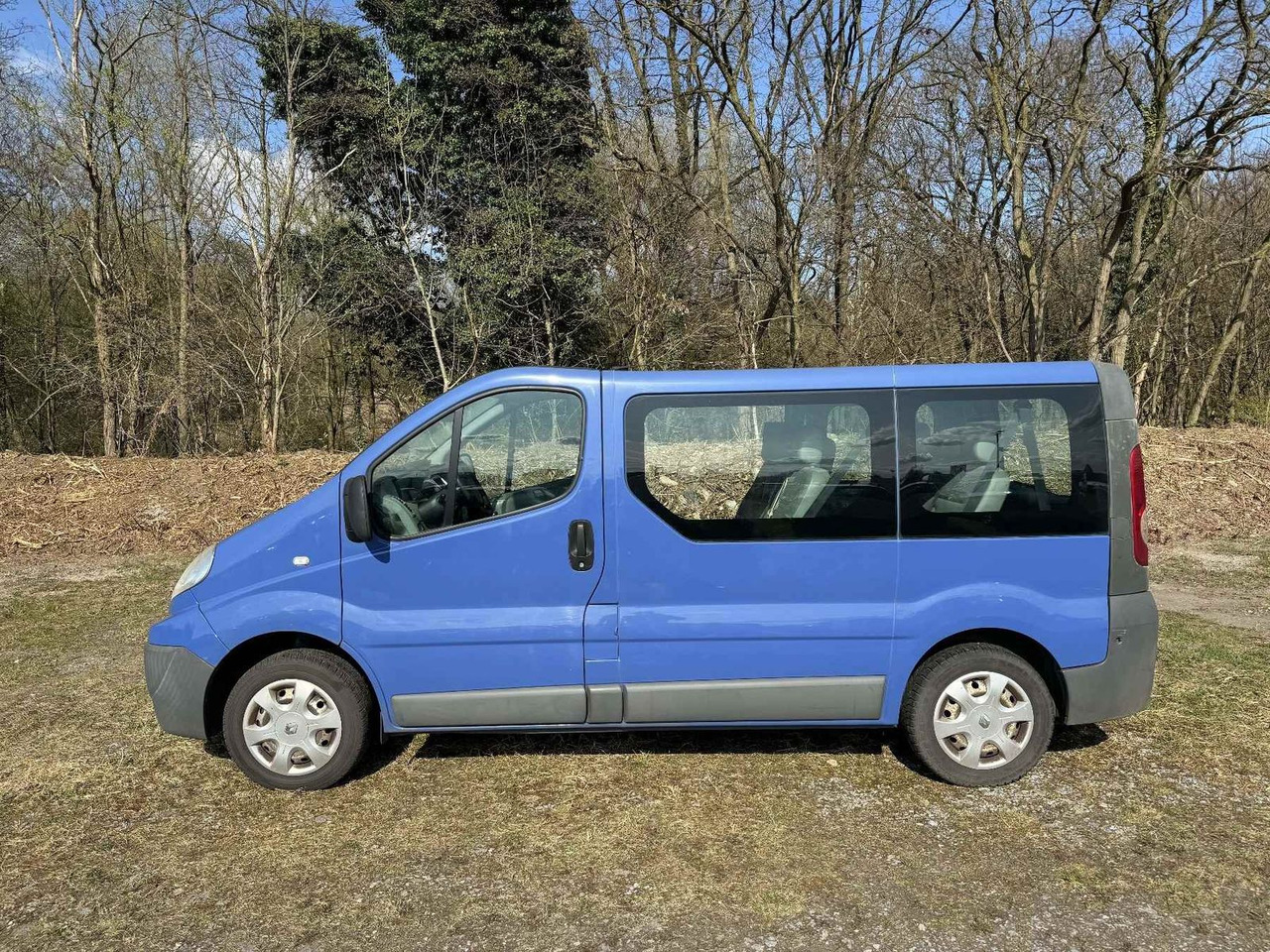 Renault Trafic Combi dCi90 L1H1 9-Sitzer - Potniški kombi: slika 2 Renault Trafic Combi dCi90 L1H1 9-Sitzer - Potniški kombi: slika 2