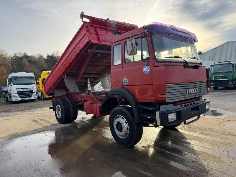 Iveco Magirus 180 - 25 (GRAND PONT / SUSPENSION LAMES / V8 MOTEUR AVEC POMPE MANUELLE / BOITE MANUELLE) - Tovornjak prekucnik: slika 3 Iveco Magirus 180 - 25 (GRAND PONT / SUSPENSION LAMES / V8 MOTEUR AVEC POMPE MANUELLE / BOITE MANUELLE) - Tovornjak prekucnik: slika 3