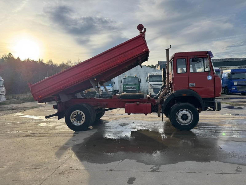 Iveco Magirus 180 - 25 (GRAND PONT / SUSPENSION LAMES / V8 MOTEUR AVEC POMPE MANUELLE / BOITE MANUELLE) - Tovornjak prekucnik: slika 4 Iveco Magirus 180 - 25 (GRAND PONT / SUSPENSION LAMES / V8 MOTEUR AVEC POMPE MANUELLE / BOITE MANUELLE) - Tovornjak prekucnik: slika 4