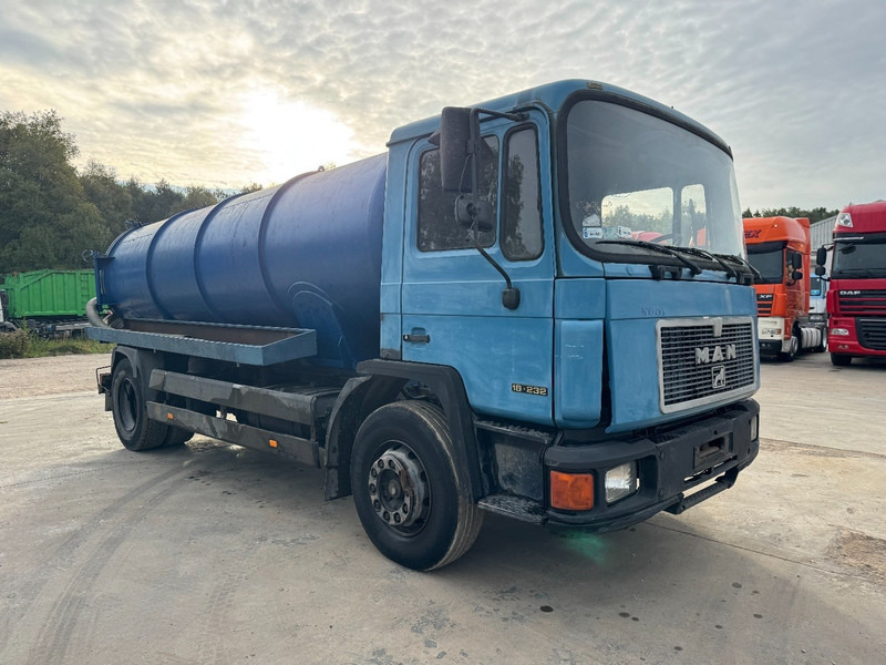 MAN 18.232 (12.000L / STEEL SUSPENSION / 6 CYLINDER WITH MANUAL PUMP) - Vakuumski tovornjak: slika 3 MAN 18.232 (12.000L / STEEL SUSPENSION / 6 CYLINDER WITH MANUAL PUMP) - Vakuumski tovornjak: slika 3
