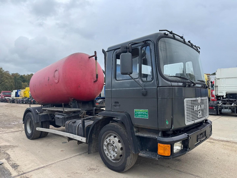 MAN 18.232 (8000 L / 6 CYLINDER WITH MANUAL PUMP / STEEL SUSPENSION) - Vakuumski tovornjak: slika 3 MAN 18.232 (8000 L / 6 CYLINDER WITH MANUAL PUMP / STEEL SUSPENSION) - Vakuumski tovornjak: slika 3