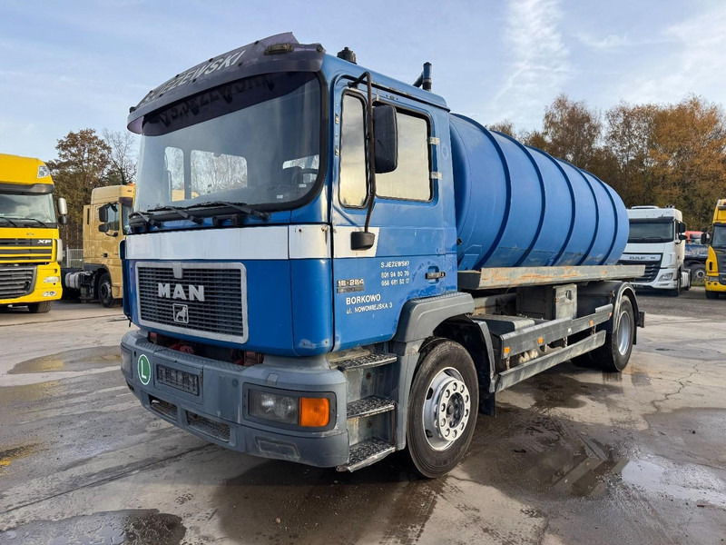 MAN 18.264 (12000 L / 6 CYLINDER / EURO 2 / MANUAL GEARBOX / BOITE MANUELLE) - Vakuumski tovornjak: slika 1 MAN 18.264 (12000 L / 6 CYLINDER / EURO 2 / MANUAL GEARBOX / BOITE MANUELLE) - Vakuumski tovornjak: slika 1