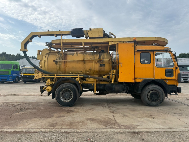 Mercedes-Benz SK 1617 (GRAND PONT / LAMES / 10.000L / 6 CYLINDRE / POMPE MANUELLE) - Vakuumski tovornjak: slika 4 Mercedes-Benz SK 1617 (GRAND PONT / LAMES / 10.000L / 6 CYLINDRE / POMPE MANUELLE) - Vakuumski tovornjak: slika 4