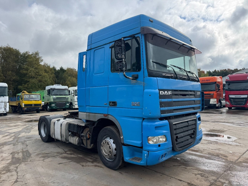 DAF 105 XF 460 Space Cab (MANUAL GEARBOX / BOITE MANUELLE) - Vlačilec: slika 3 DAF 105 XF 460 Space Cab (MANUAL GEARBOX / BOITE MANUELLE) - Vlačilec: slika 3