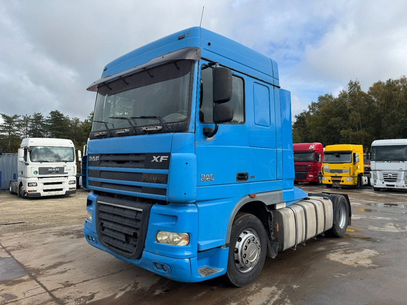 DAF 105 XF 460 Space Cab (MANUAL GEARBOX / BOITE MANUELLE) - Vlačilec: slika 1 DAF 105 XF 460 Space Cab (MANUAL GEARBOX / BOITE MANUELLE) - Vlačilec: slika 1