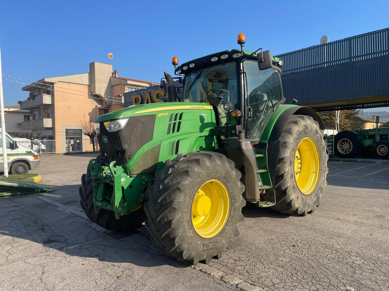 JOHN DEERE 6170 R - Traktor: slika 1 JOHN DEERE 6170 R - Traktor: slika 1
