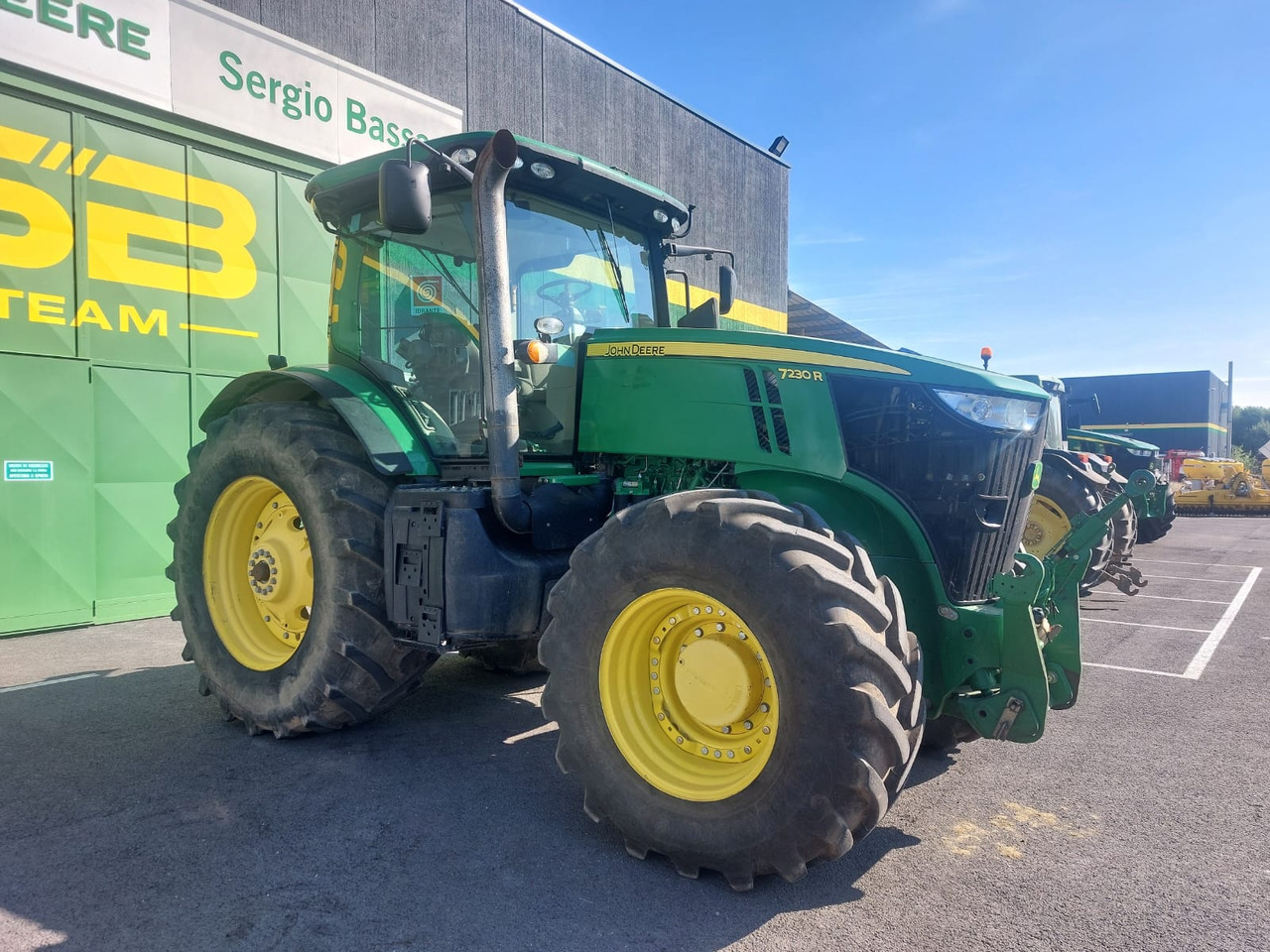 JOHN DEERE 7230 R - Traktor: slika 2 JOHN DEERE 7230 R - Traktor: slika 2