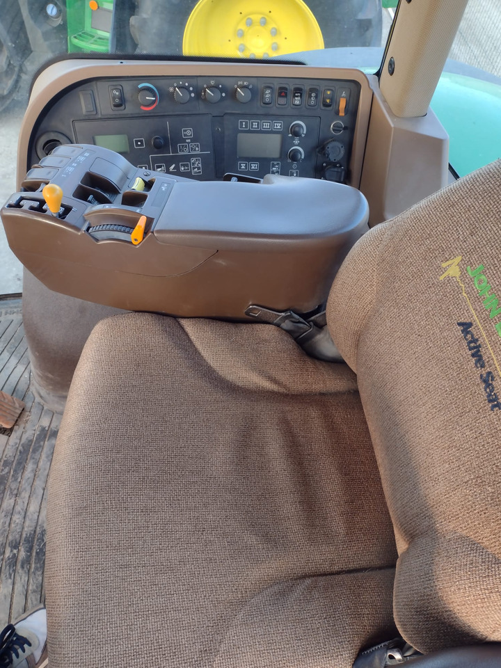 JOHN DEERE 8230 - Traktor: slika 5 JOHN DEERE 8230 - Traktor: slika 5