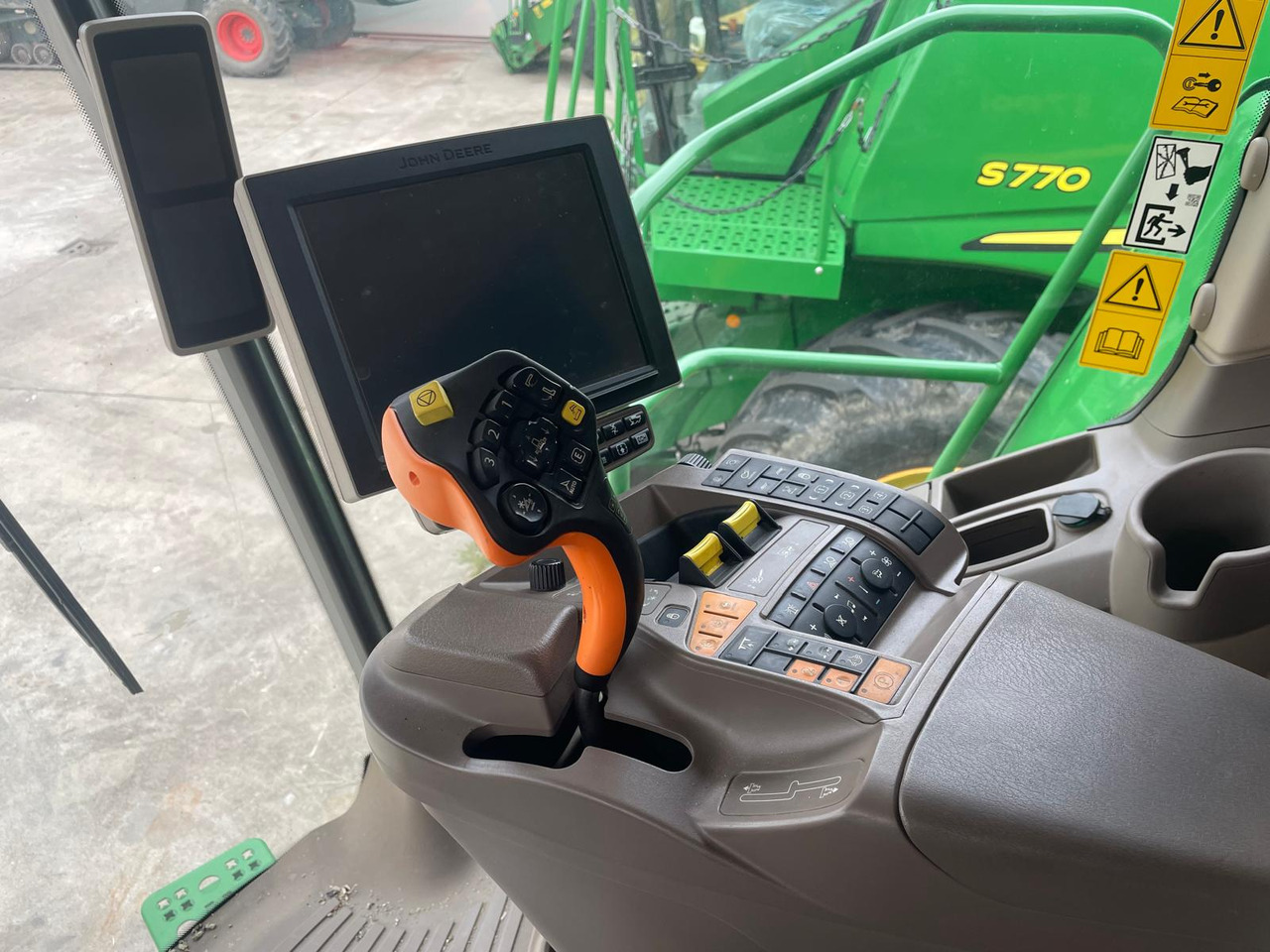 JOHN DEERE MIETITREBBIA S 780 - Kombajn harvester: slika 4 JOHN DEERE MIETITREBBIA S 780 - Kombajn harvester: slika 4