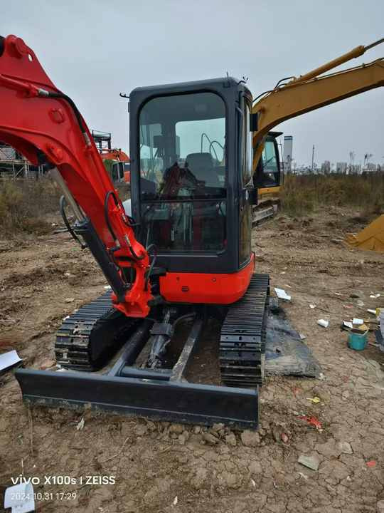 3TONS Good Quality Used Kubota U35 Hydraulic Excavator Used U25 U35 Mini Mxcavator Used Small Digger Kubota U35 - Bager: slika 2 3TONS Good Quality Used Kubota U35 Hydraulic Excavator Used U25 U35 Mini Mxcavator Used Small Digger Kubota U35 - Bager: slika 2