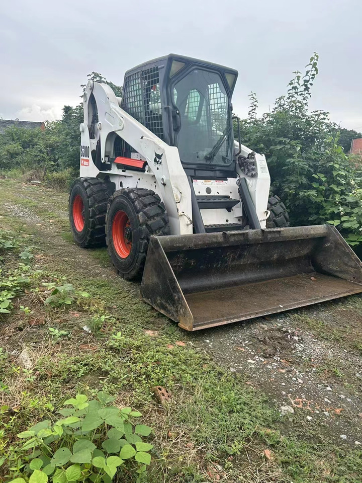 BOBCAT S300 - Mini nakladalec: slika 1 BOBCAT S300 - Mini nakladalec: slika 1