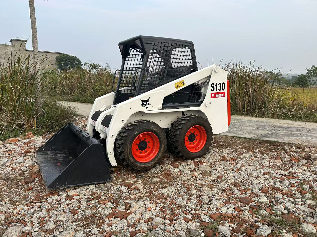 BOBCAT s130 - Mini nakladalec: slika 1 BOBCAT s130 - Mini nakladalec: slika 1