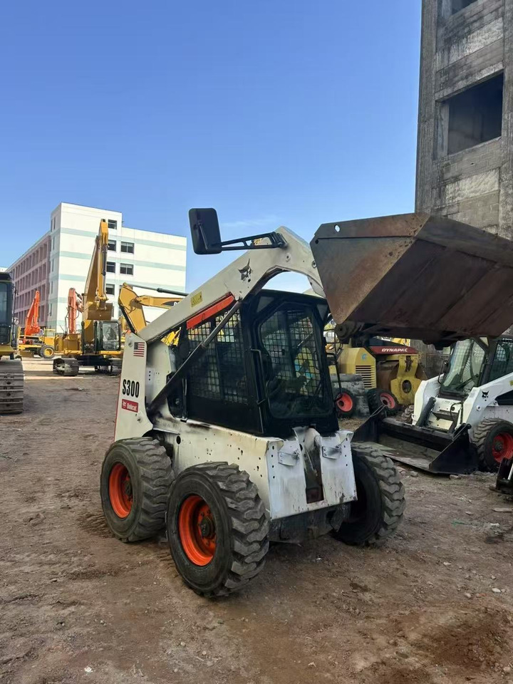 BOBCAT s300 - Mini nakladalec: slika 4 BOBCAT s300 - Mini nakladalec: slika 4