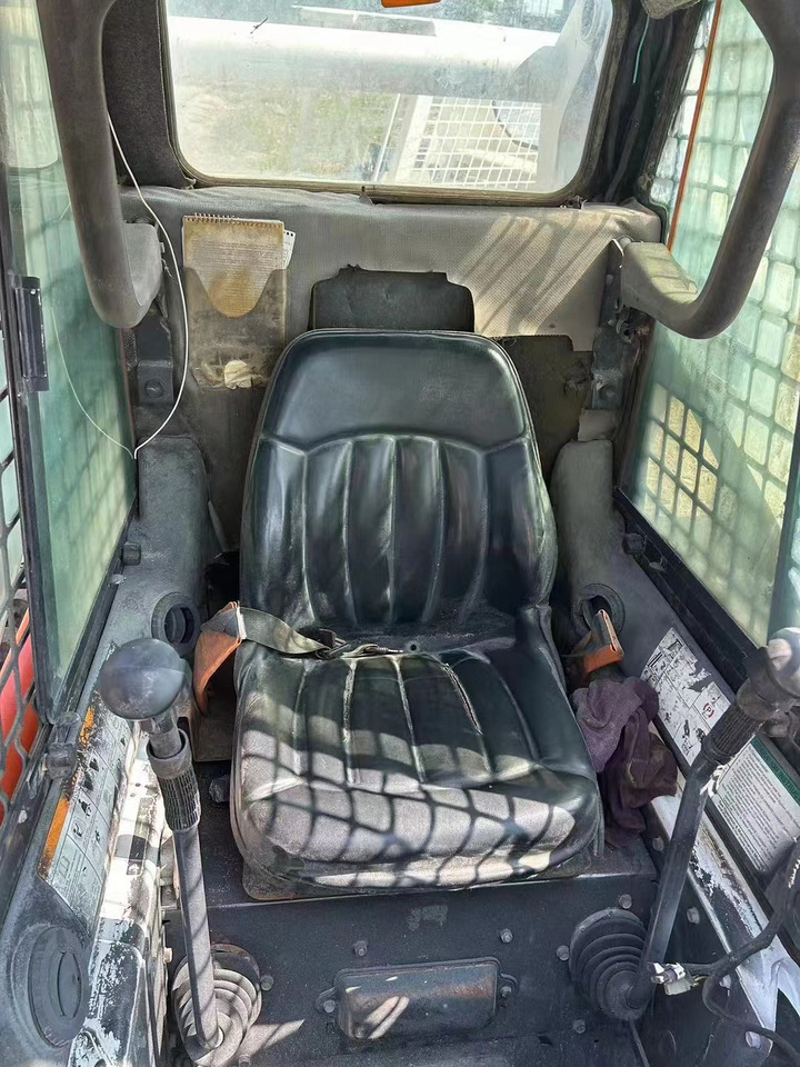 BOBCAT s300 - Mini nakladalec: slika 5 BOBCAT s300 - Mini nakladalec: slika 5