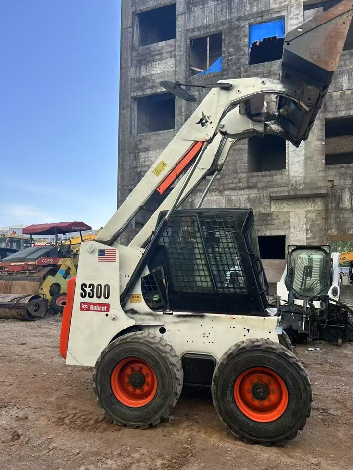 BOBCAT s300 - Mini nakladalec: slika 1 BOBCAT s300 - Mini nakladalec: slika 1