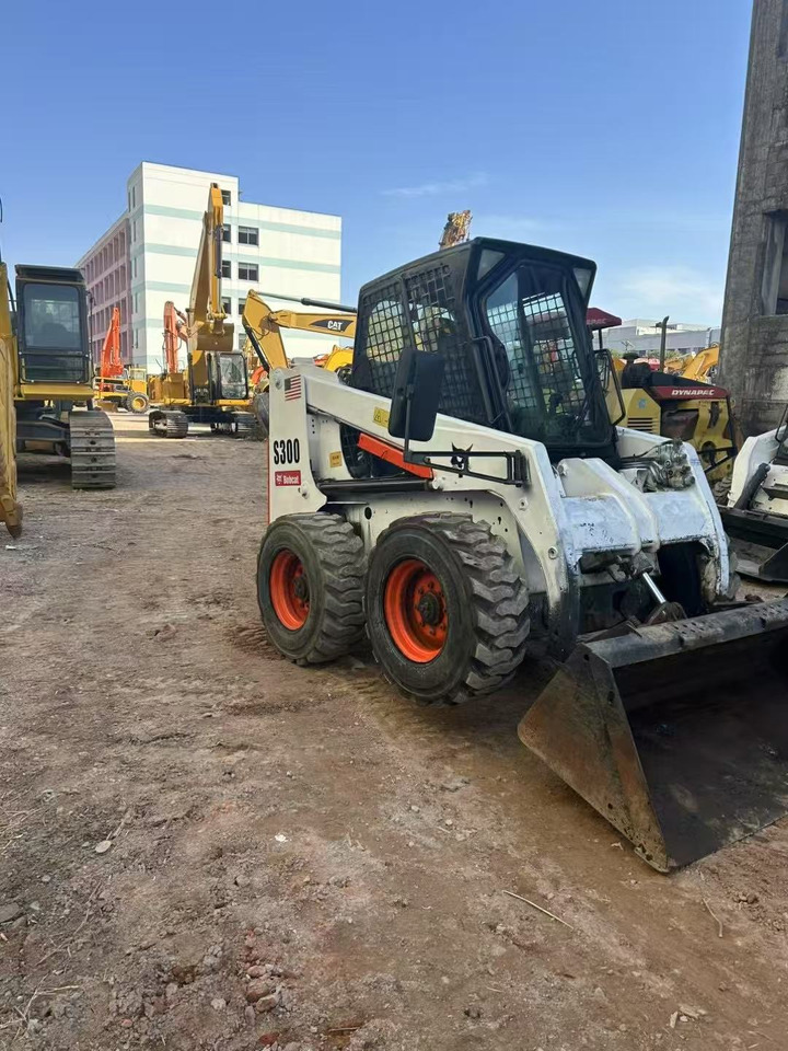 BOBCAT s300 - Mini nakladalec: slika 3 BOBCAT s300 - Mini nakladalec: slika 3