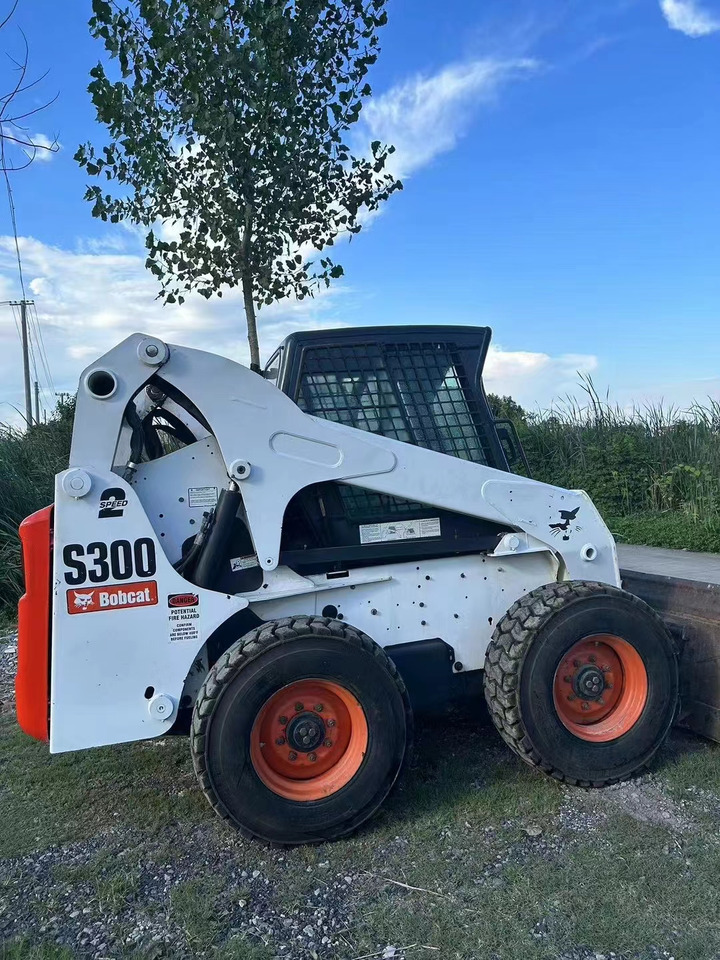 BOBCAT s300 - Mini nakladalec: slika 5 BOBCAT s300 - Mini nakladalec: slika 5